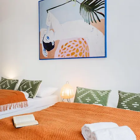 Pastel Dream 3br Gem Artful Spacious Apartman