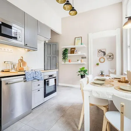 Pastel Dream 3br Gem Artful Spacious Apartman