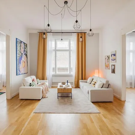 Pastel Dream 3br Gem Artful Spacious Apartman Budapest