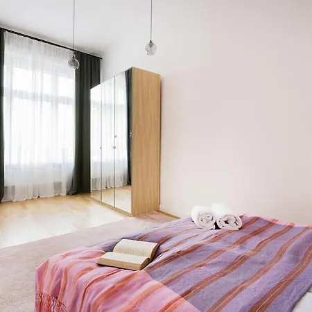 Pastel Dream 3br Gem Artful Spacious Apartman *