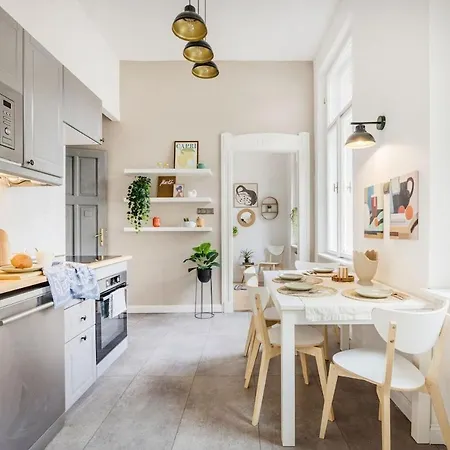 Pastel Dream 3br Gem Artful Spacious Apartman Budapest