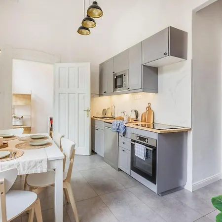 Pastel Dream 3br Gem Artful Spacious