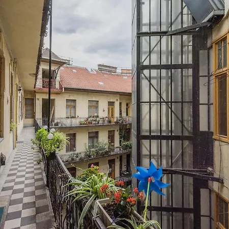 Pastel Dream 3br Gem Artful Spacious ブダペスト