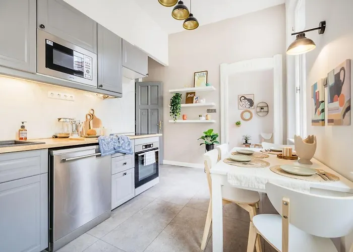 Pastel Dream 3br Gem Artful Spacious דירה