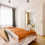 Pastel Dream 3br Gem Artful Spacious Apartament *