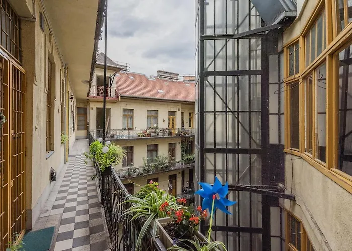 Pastel Dream 3br Gem Artful Spacious Budapest